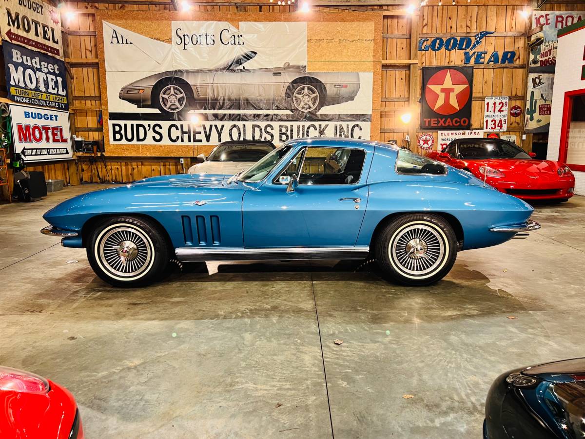 Chevrolet-corvette-1966-blue-6