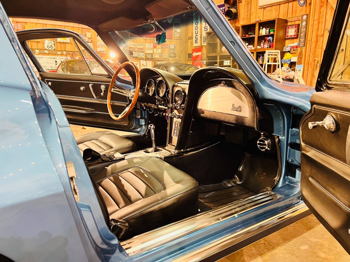 Chevrolet-corvette-1966-blue-62