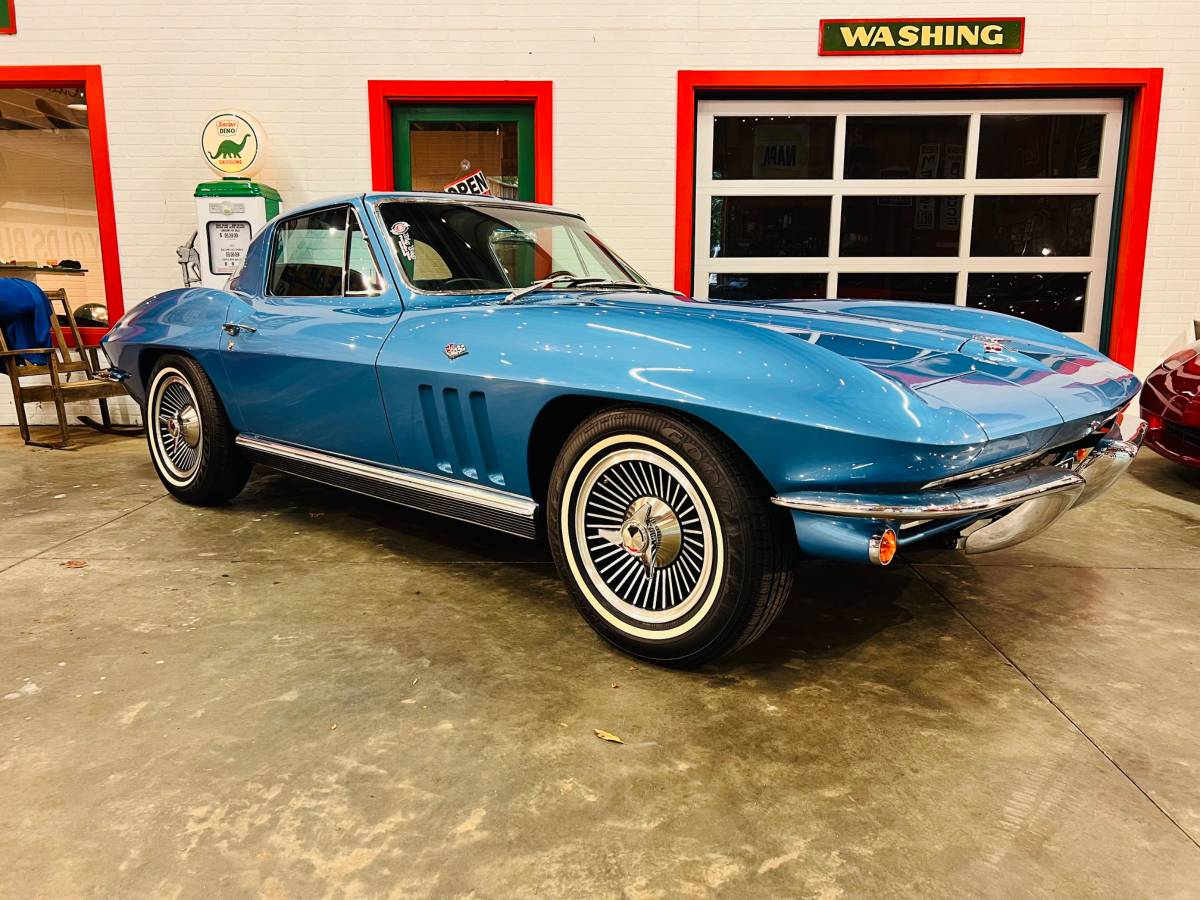 Chevrolet-corvette-1966-blue-9