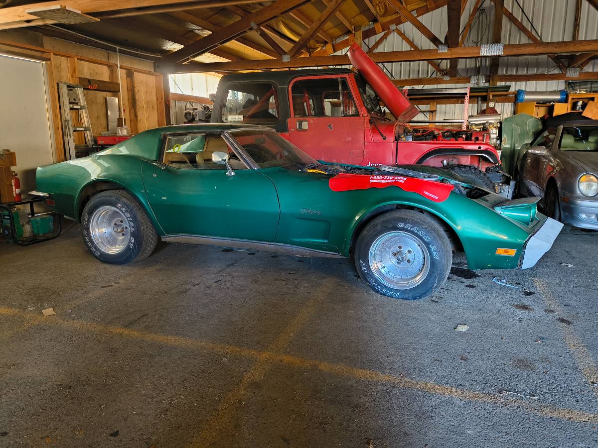 Chevrolet-corvette-1966-red-9
