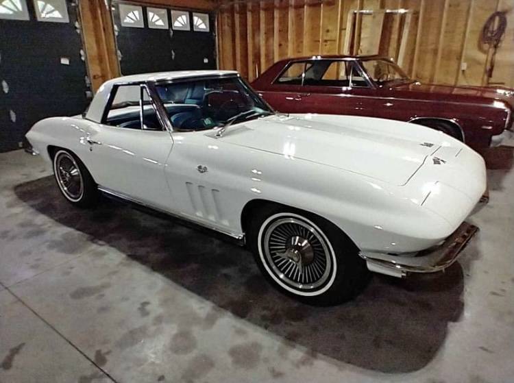 Chevrolet-corvette-1966-white-2
