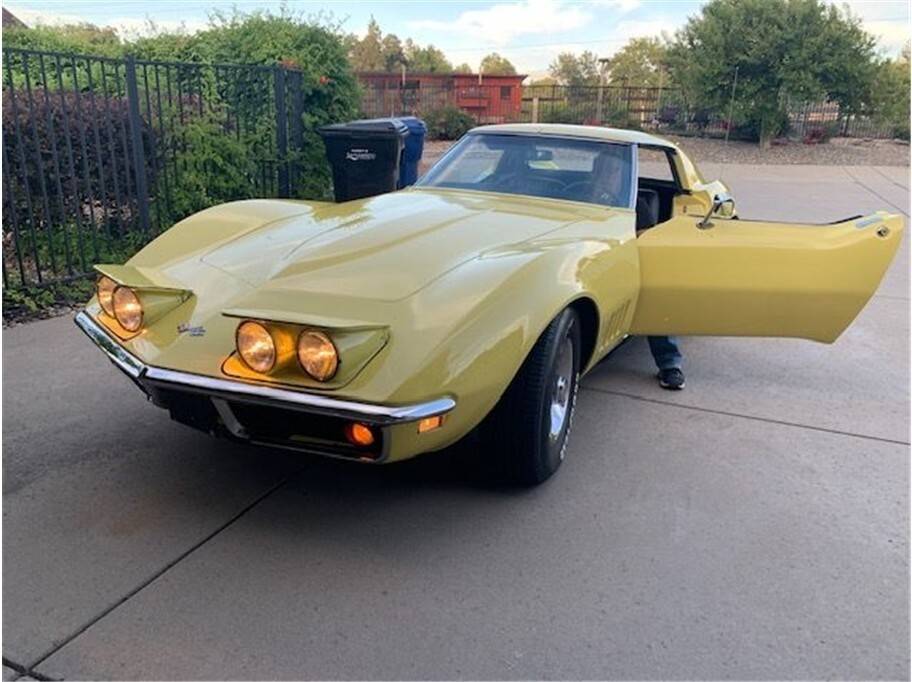 Chevrolet-corvette-1968-83