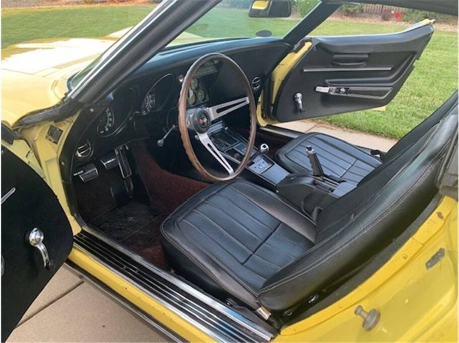 Chevrolet-corvette-1968-9