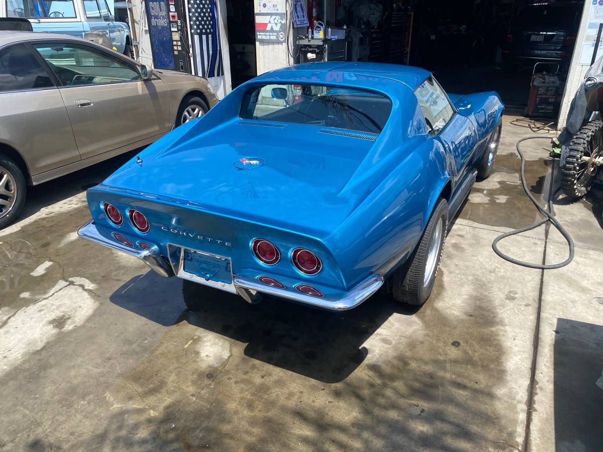 Chevrolet-corvette-1968-blue-26