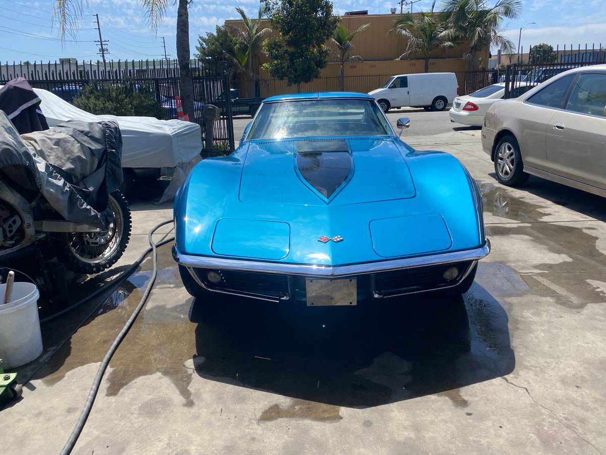 Chevrolet-corvette-1968-blue-29