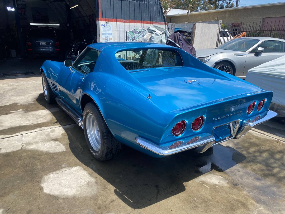 Chevrolet-corvette-1968-blue-3