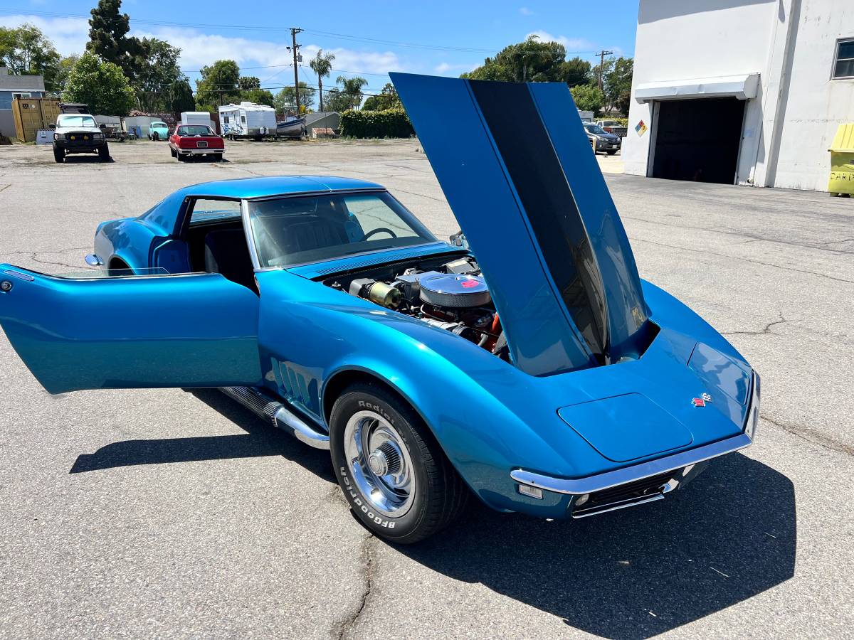 Chevrolet-corvette-1968-blue-31
