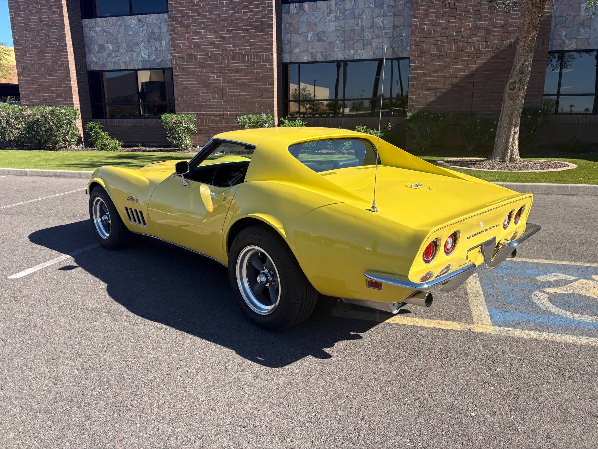 Chevrolet-corvette-1969-yellow-1