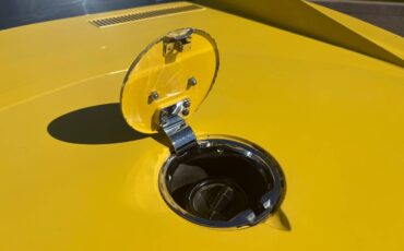 Chevrolet-corvette-1969-yellow-10