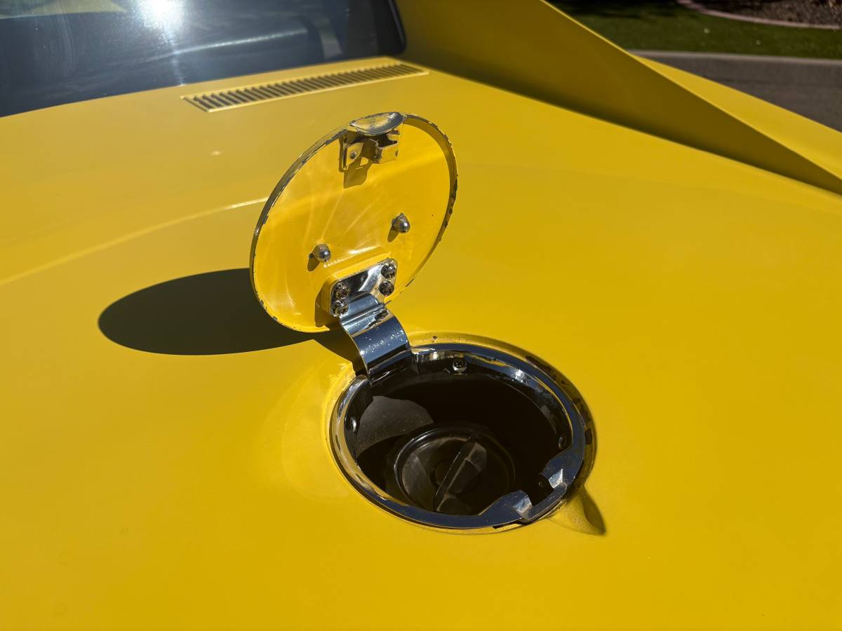 Chevrolet-corvette-1969-yellow-10