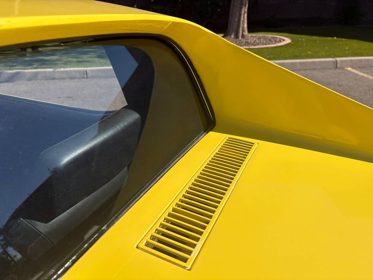 Chevrolet-corvette-1969-yellow-11