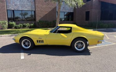 Chevrolet-corvette-1969-yellow-2