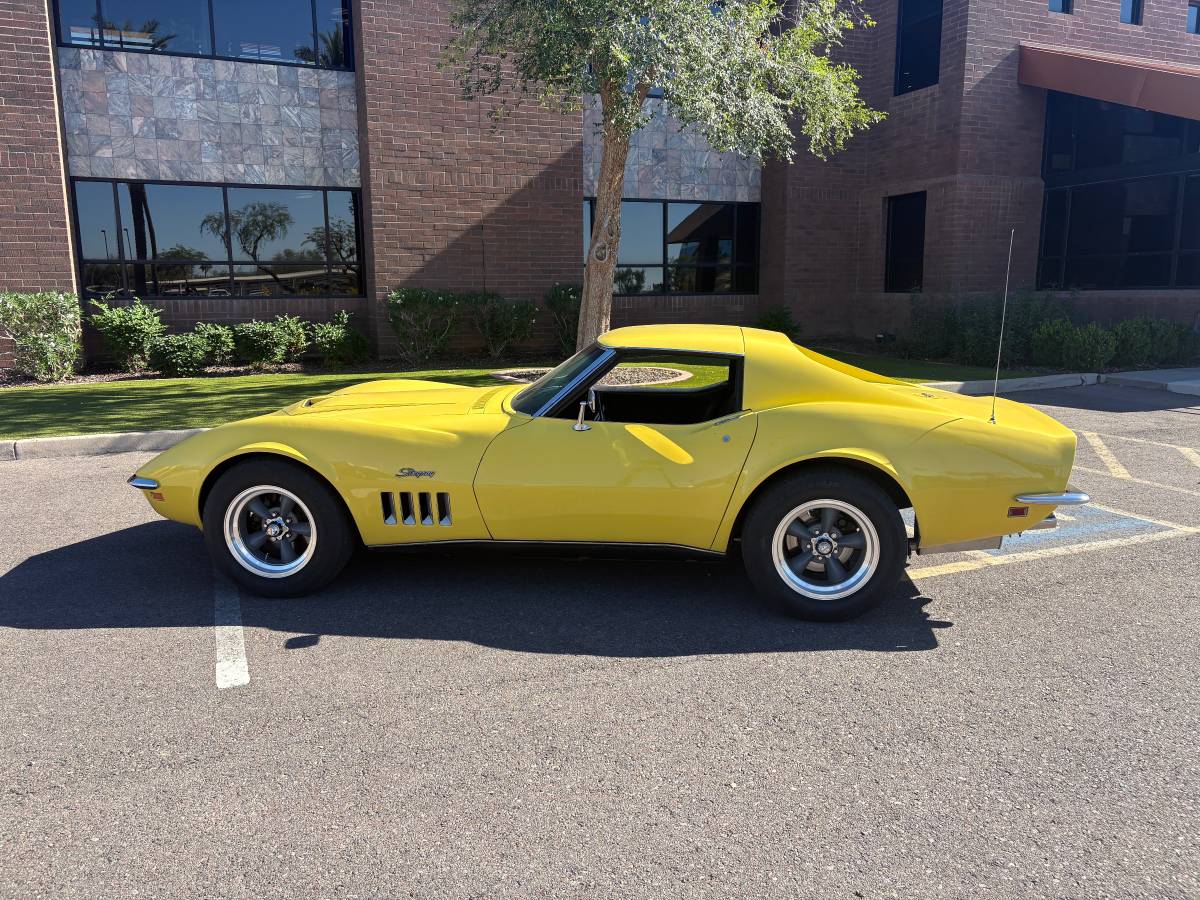 Chevrolet-corvette-1969-yellow-2