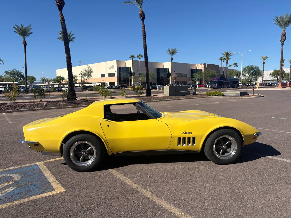 Chevrolet-corvette-1969-yellow-20
