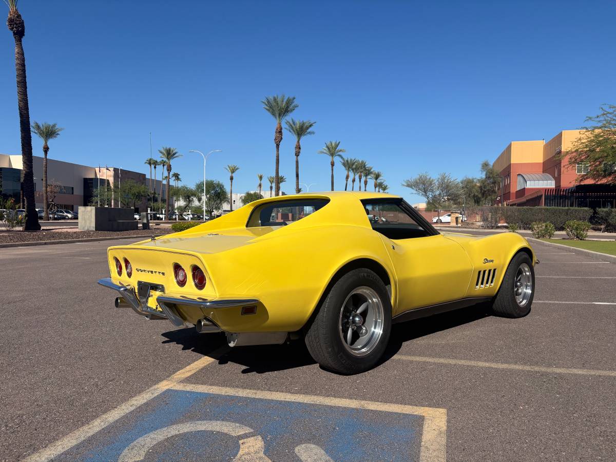 Chevrolet-corvette-1969-yellow-21