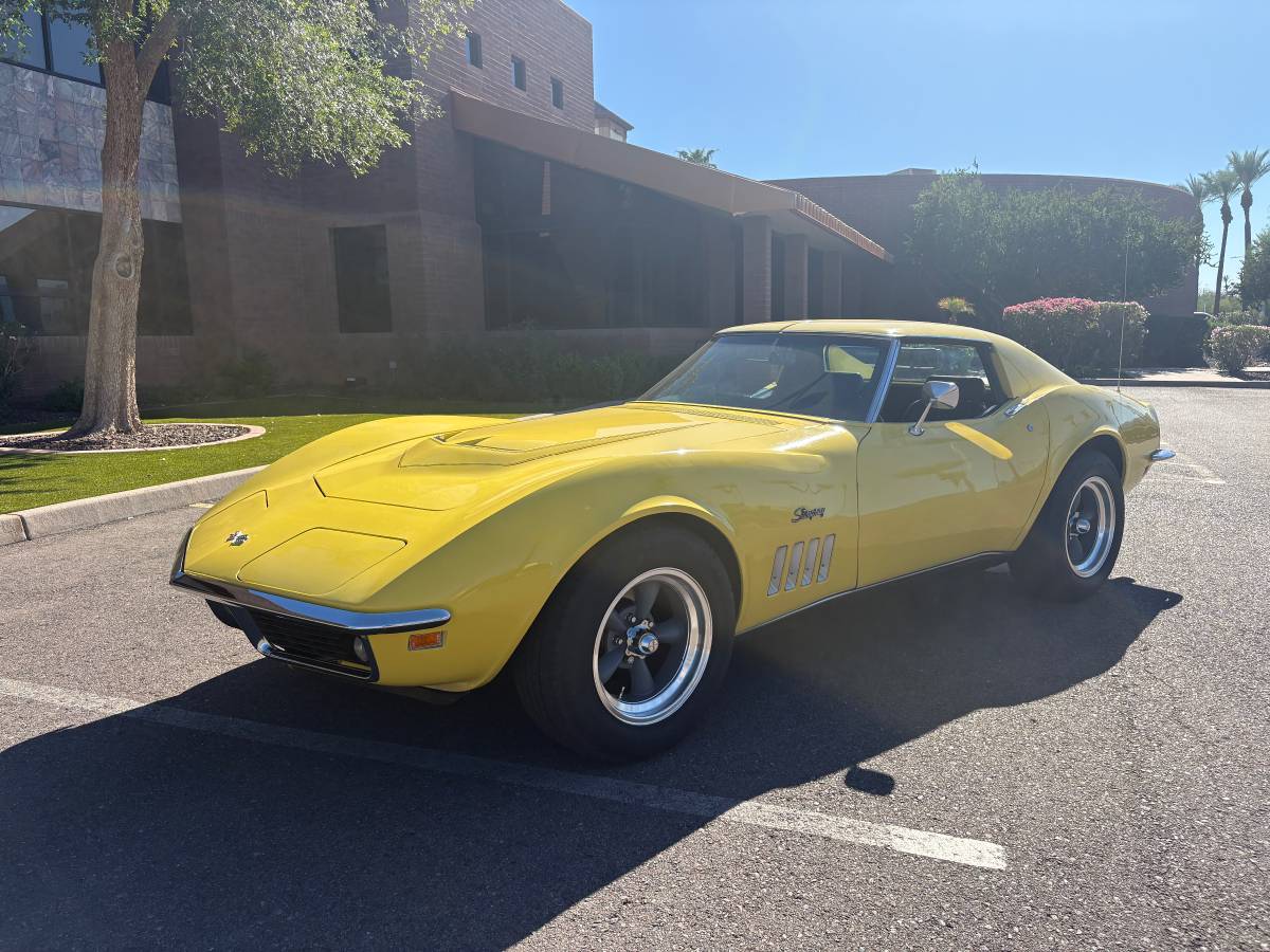 Chevrolet-corvette-1969-yellow-3