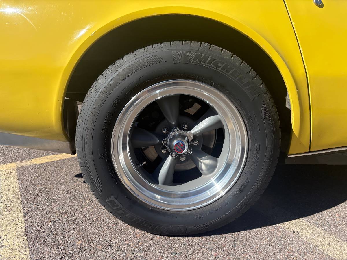 Chevrolet-corvette-1969-yellow-5