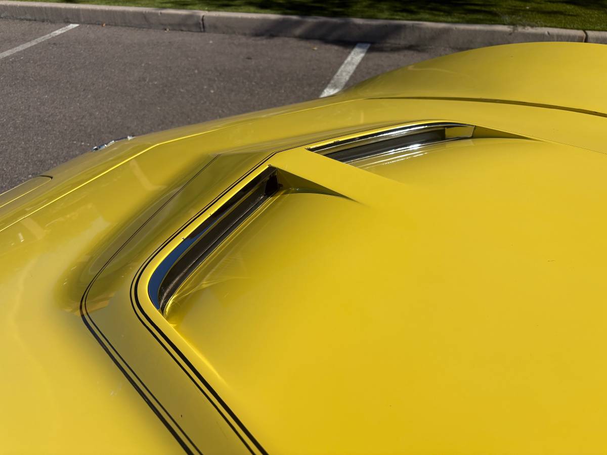 Chevrolet-corvette-1969-yellow-8