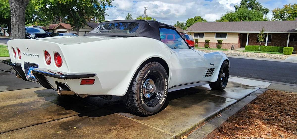 Chevrolet-corvette-1970-white-1