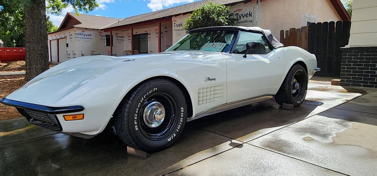 Chevrolet-corvette-1970-white-9