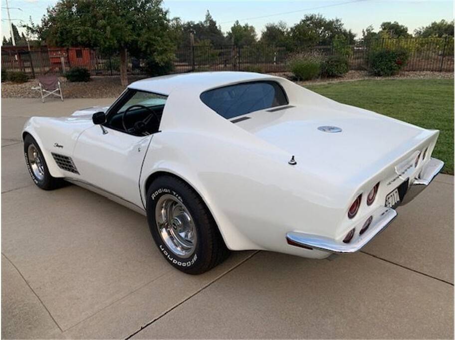 Chevrolet-corvette-1971-4