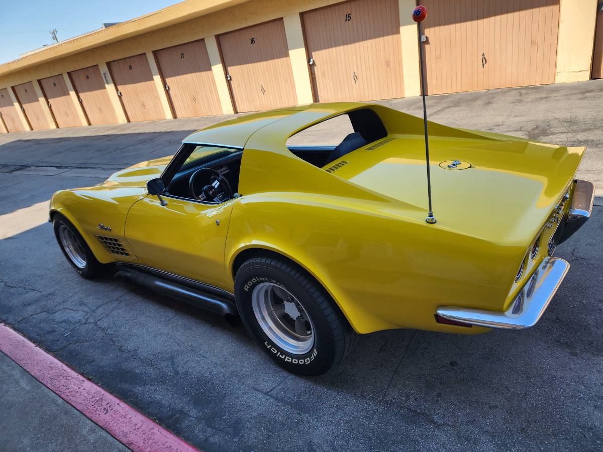 Chevrolet-corvette-1972-3