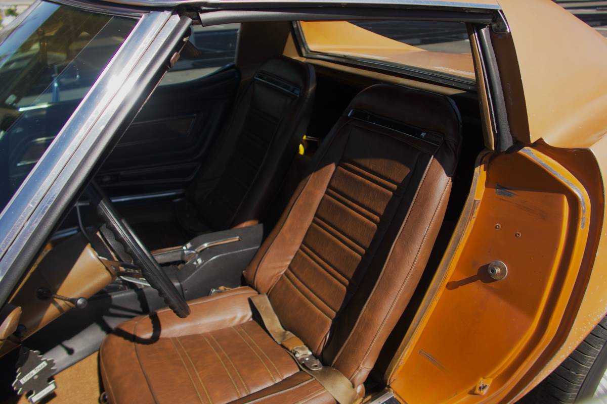 Chevrolet-corvette-1972-orange-1