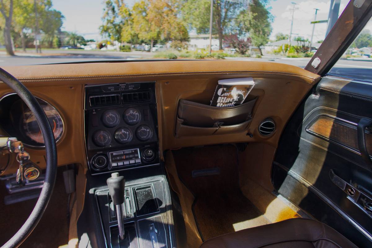 Chevrolet-corvette-1972-orange-18