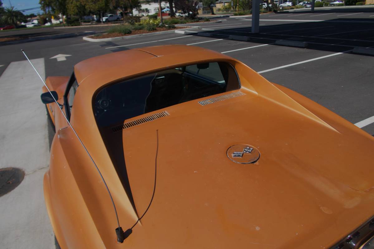 Chevrolet-corvette-1972-orange-22