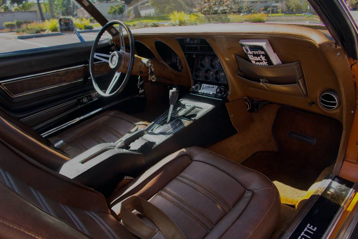 Chevrolet-corvette-1972-orange-23