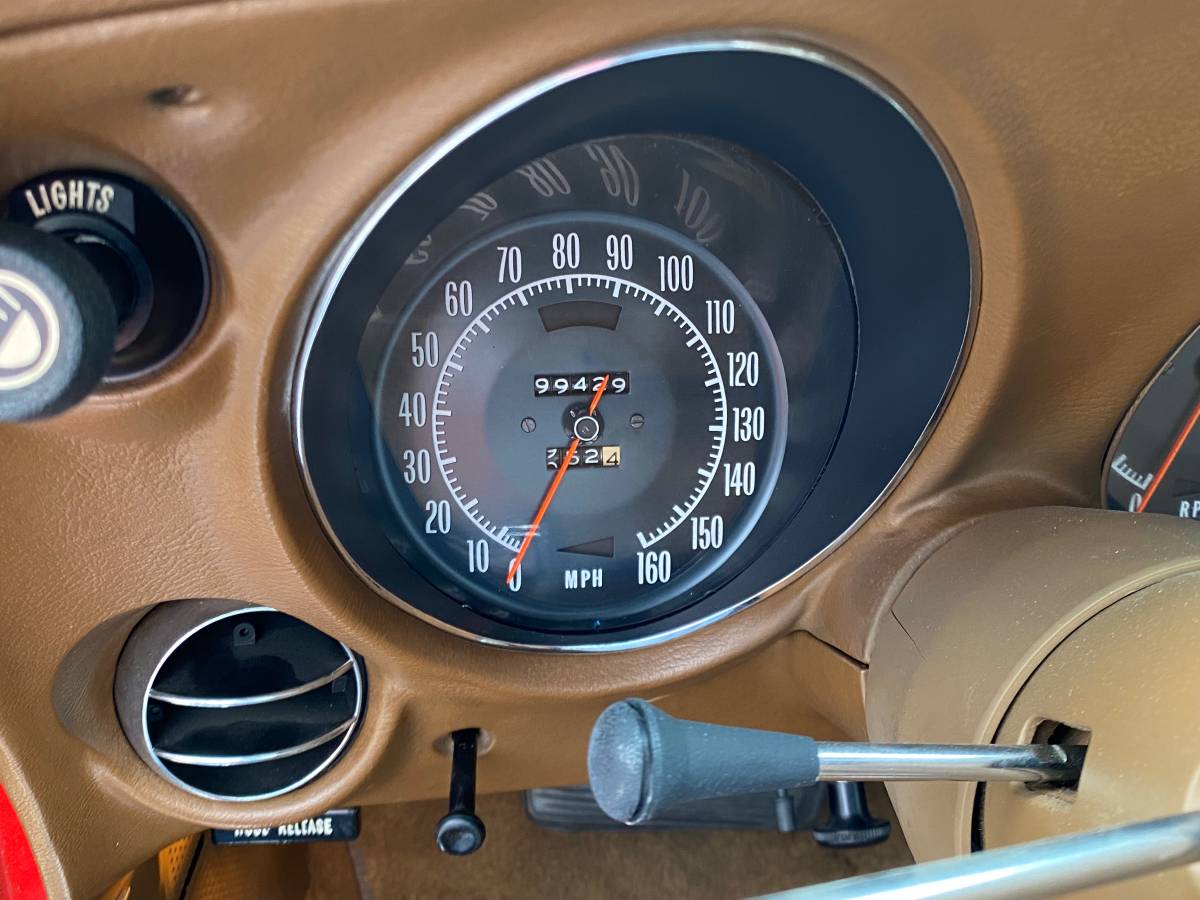 Chevrolet-corvette-1972-red-39