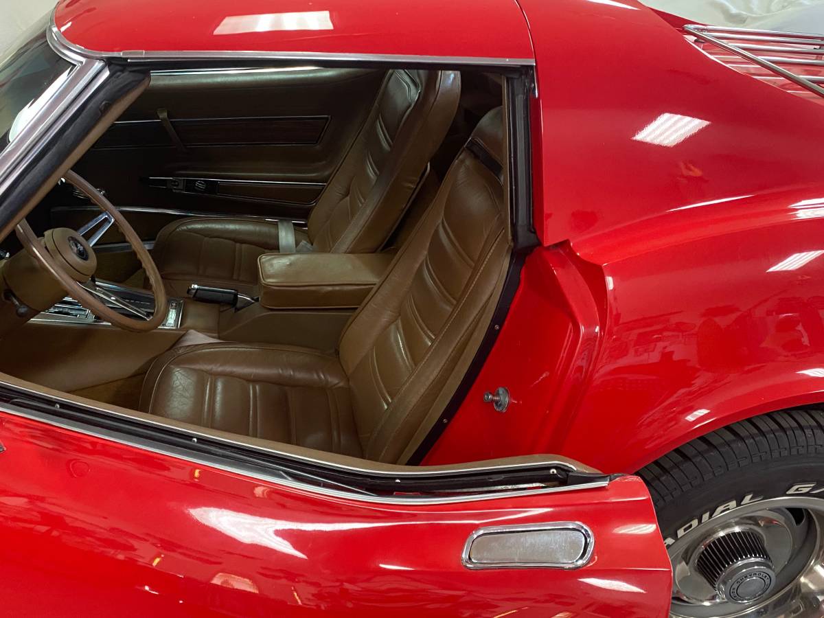 Chevrolet-corvette-1972-red-51