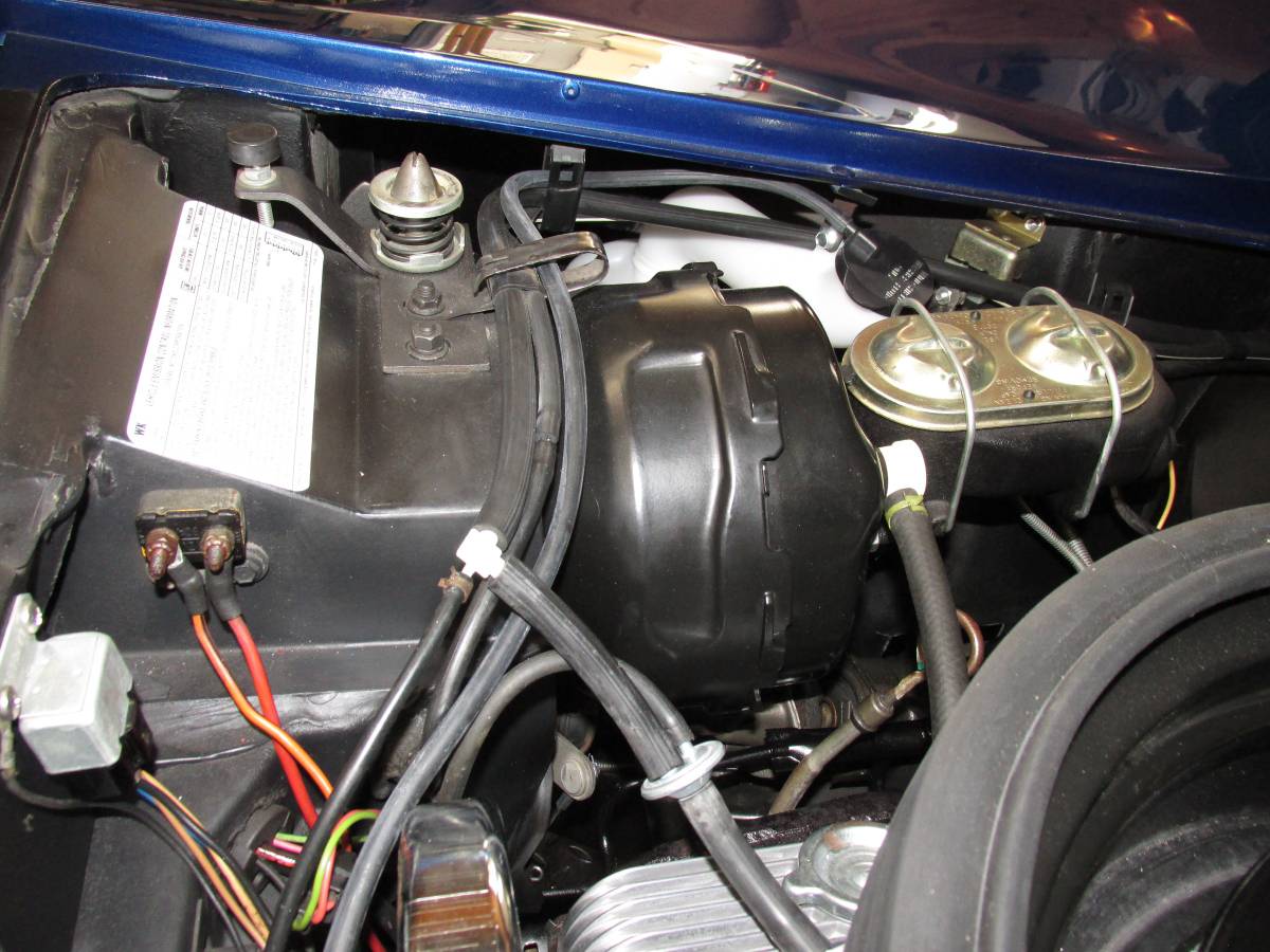 Chevrolet-corvette-1973-blue-8