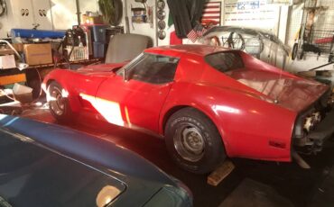 Chevrolet-corvette-1974-red-2