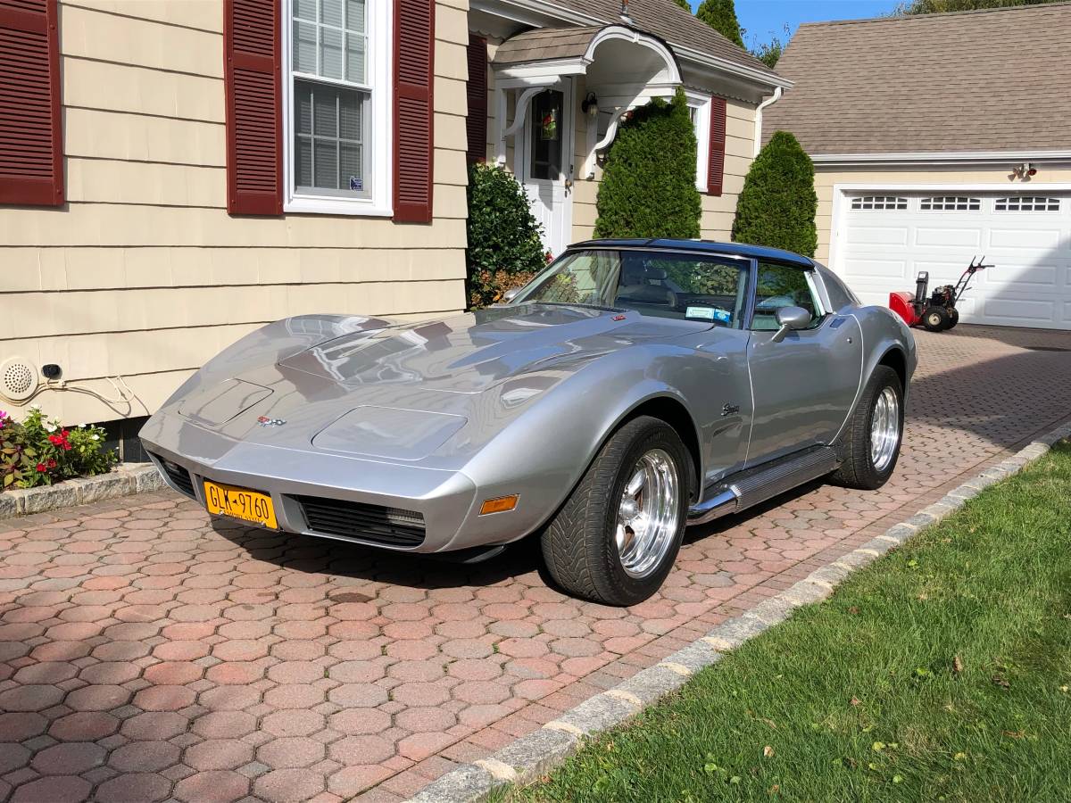 Chevrolet-corvette-1974-silver-2
