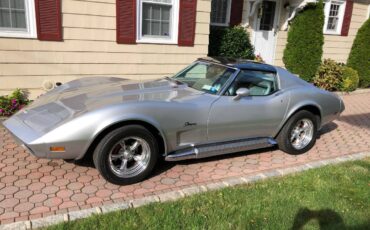 Chevrolet-corvette-1974-silver