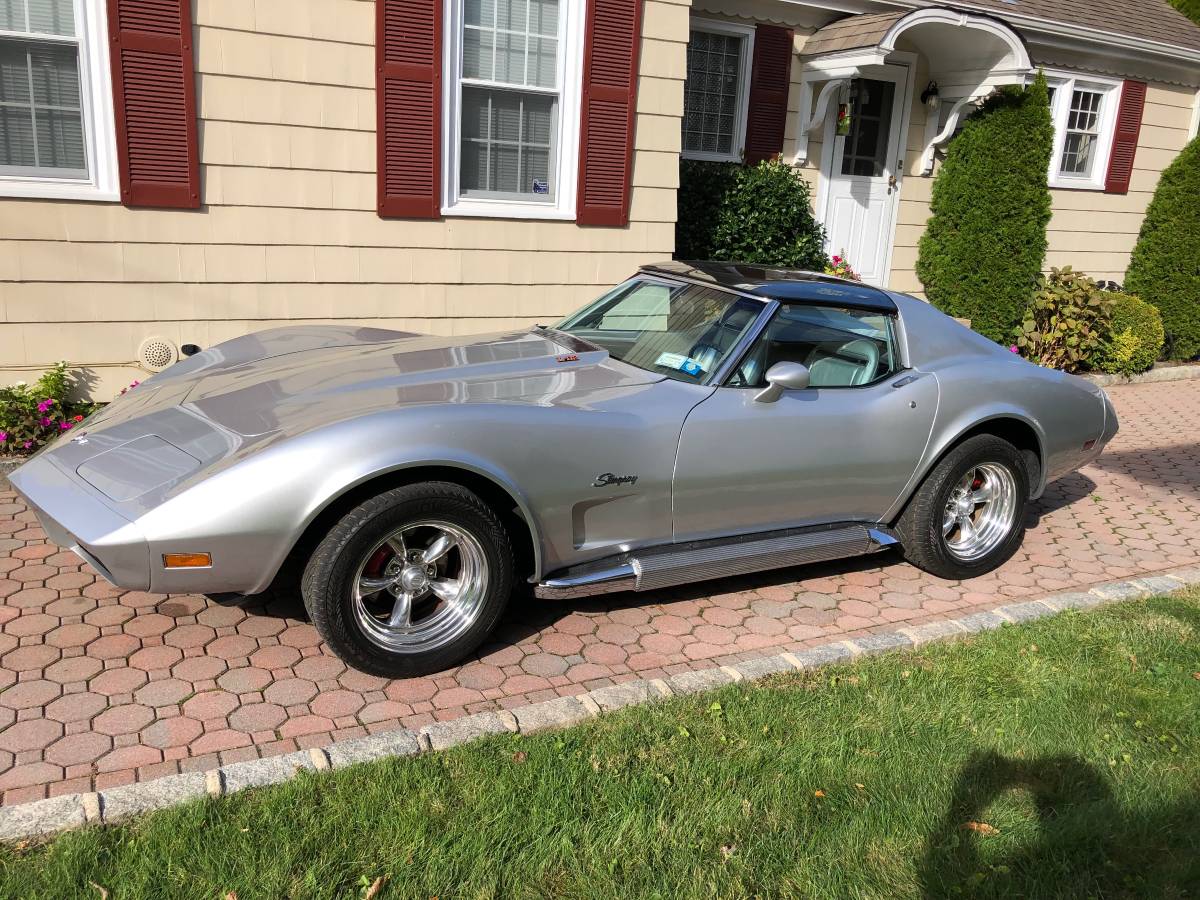 Chevrolet-corvette-1974-silver