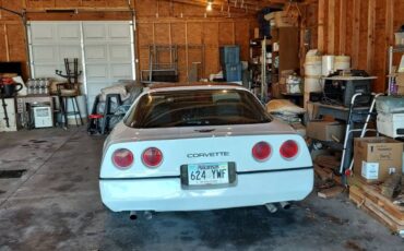 Chevrolet-corvette-1974-white-1