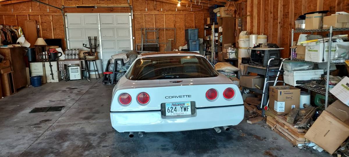 Chevrolet-corvette-1974-white-1
