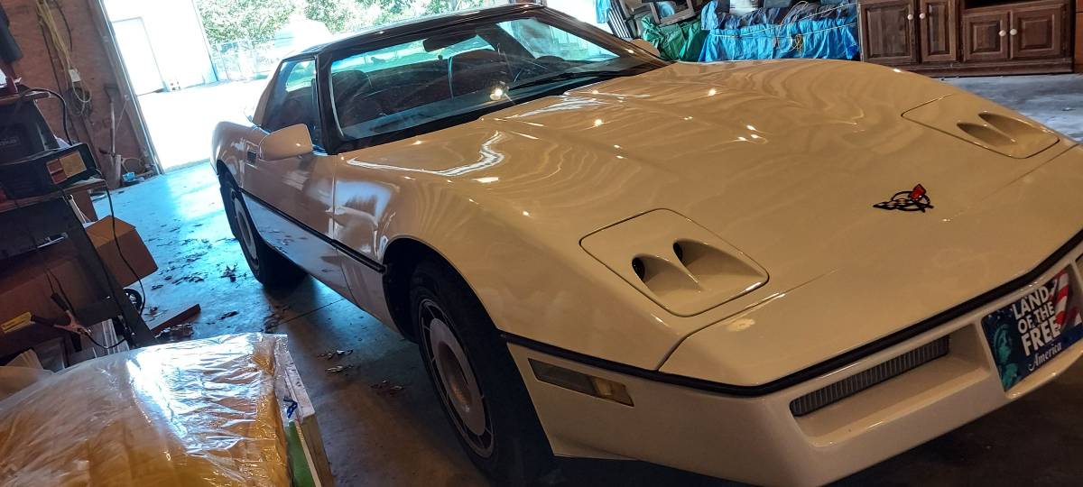Chevrolet-corvette-1974-white-3