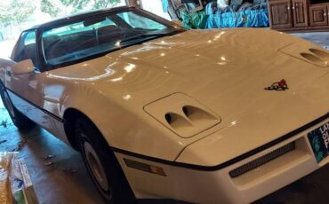Chevrolet-corvette-1974-white-4