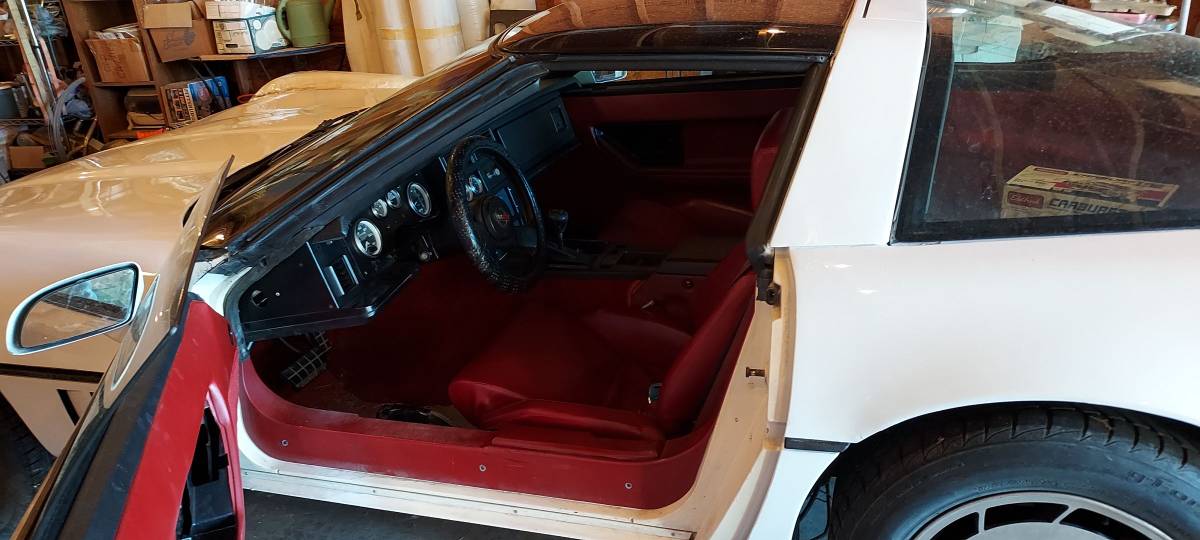 Chevrolet-corvette-1974-white-6