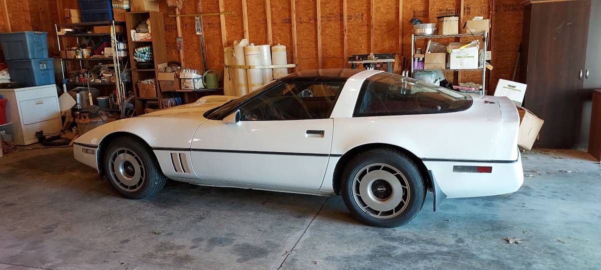 Chevrolet-corvette-1974-white