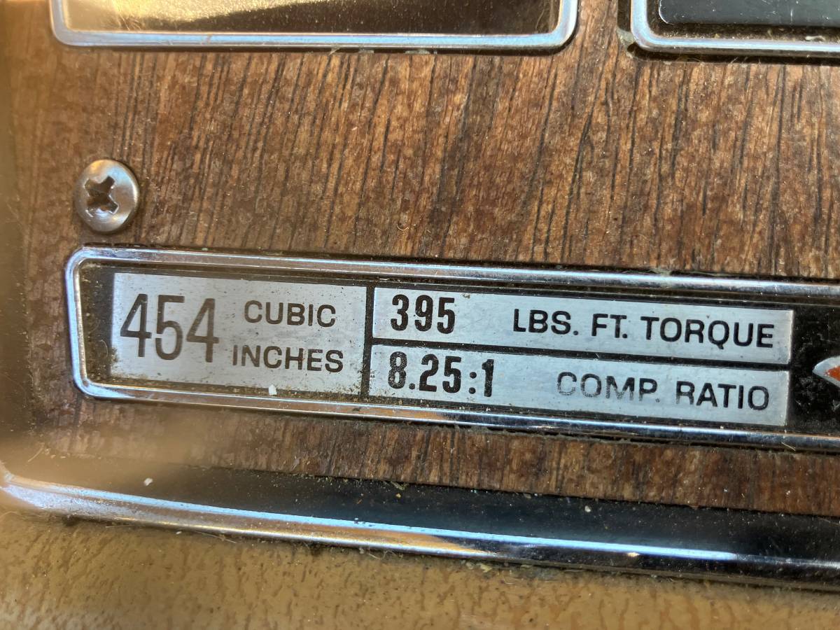 Chevrolet-corvette-1974-yellow-11