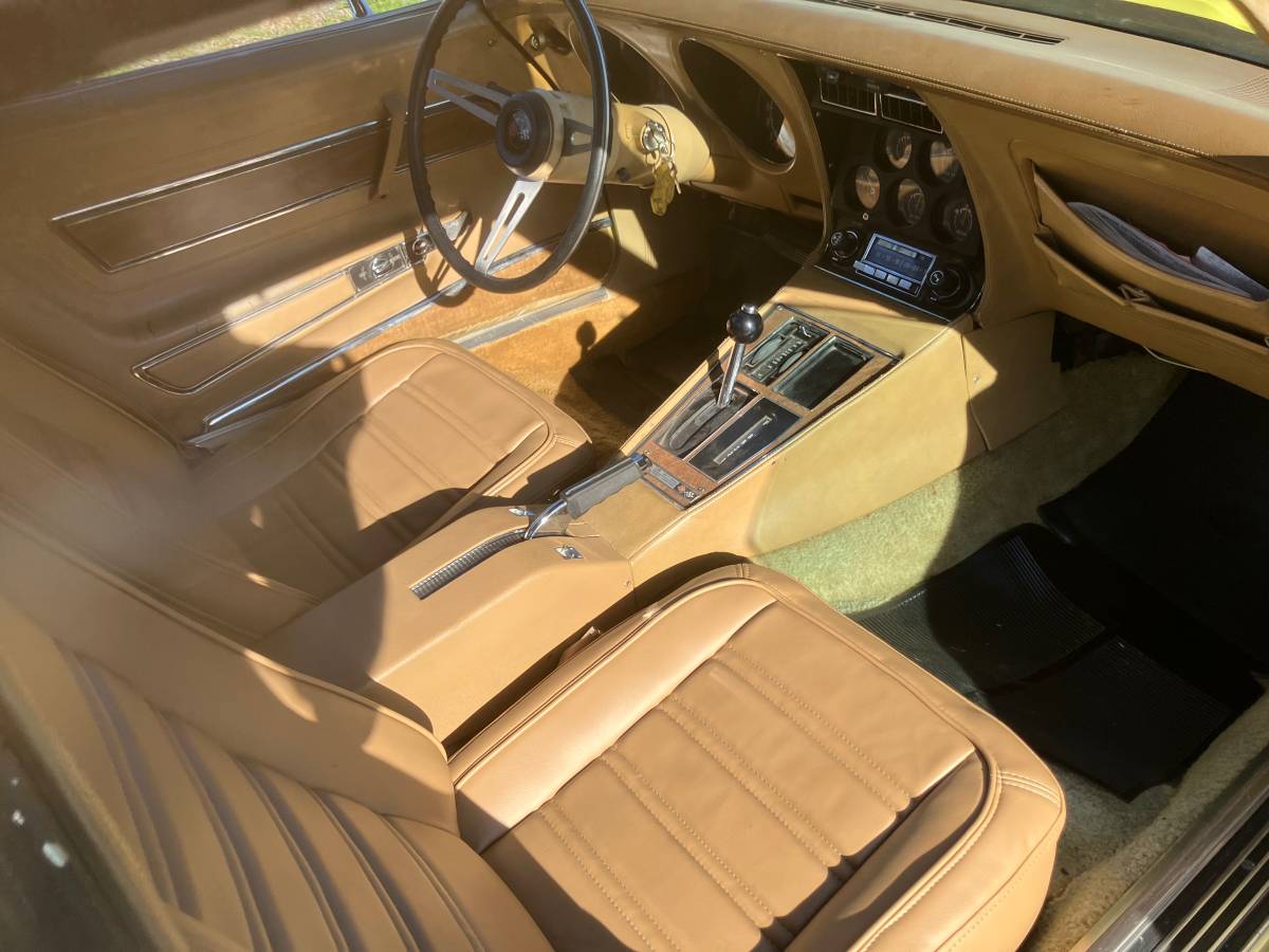Chevrolet-corvette-1974-yellow-12