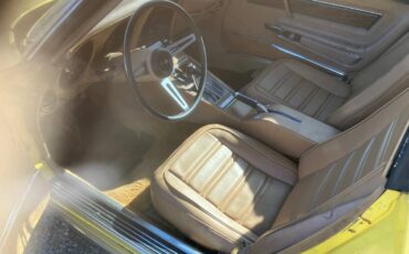 Chevrolet-corvette-1974-yellow-15