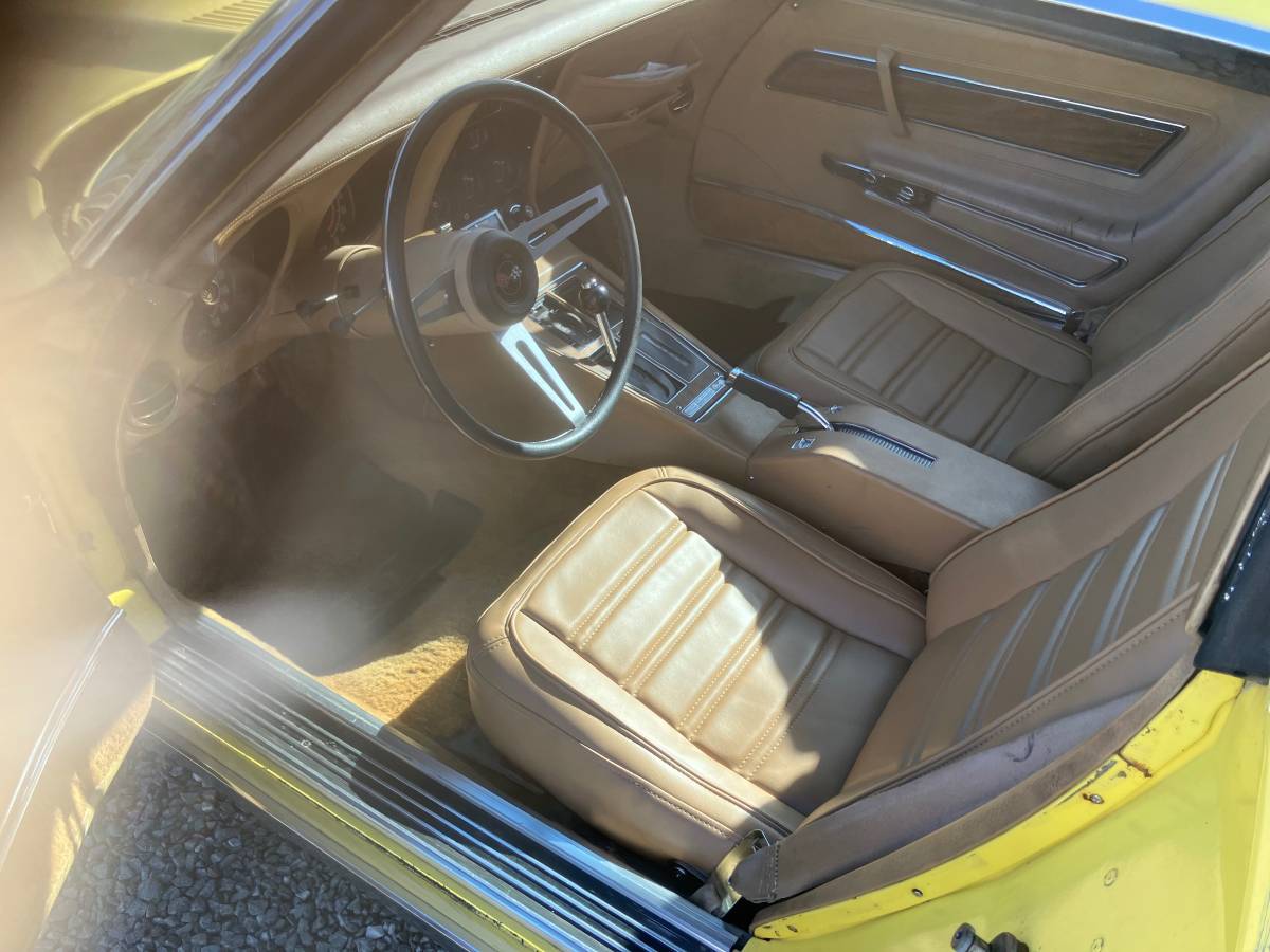 Chevrolet-corvette-1974-yellow-15
