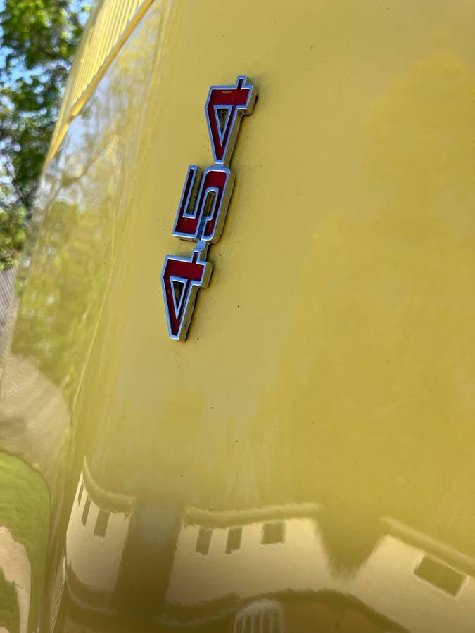 Chevrolet-corvette-1974-yellow-16