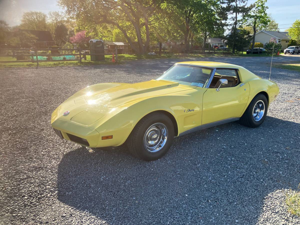 Chevrolet-corvette-1974-yellow-2