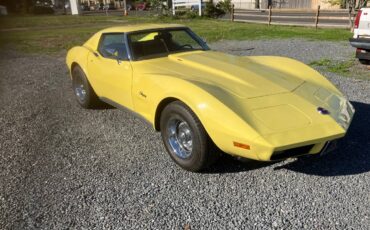 Chevrolet-corvette-1974-yellow-22
